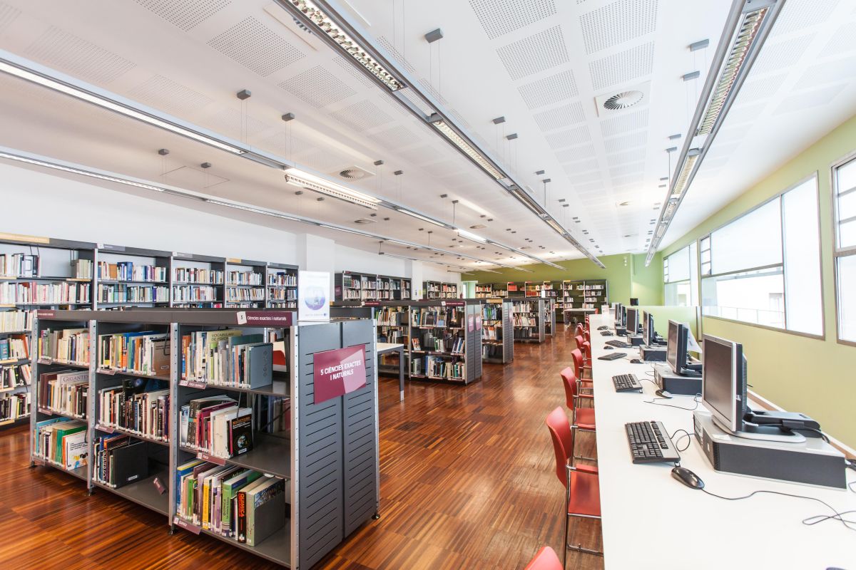 Biblioteca Joan Vinyoli | © David Rueda Biblioteca Joan Vinyoli | © David Rueda