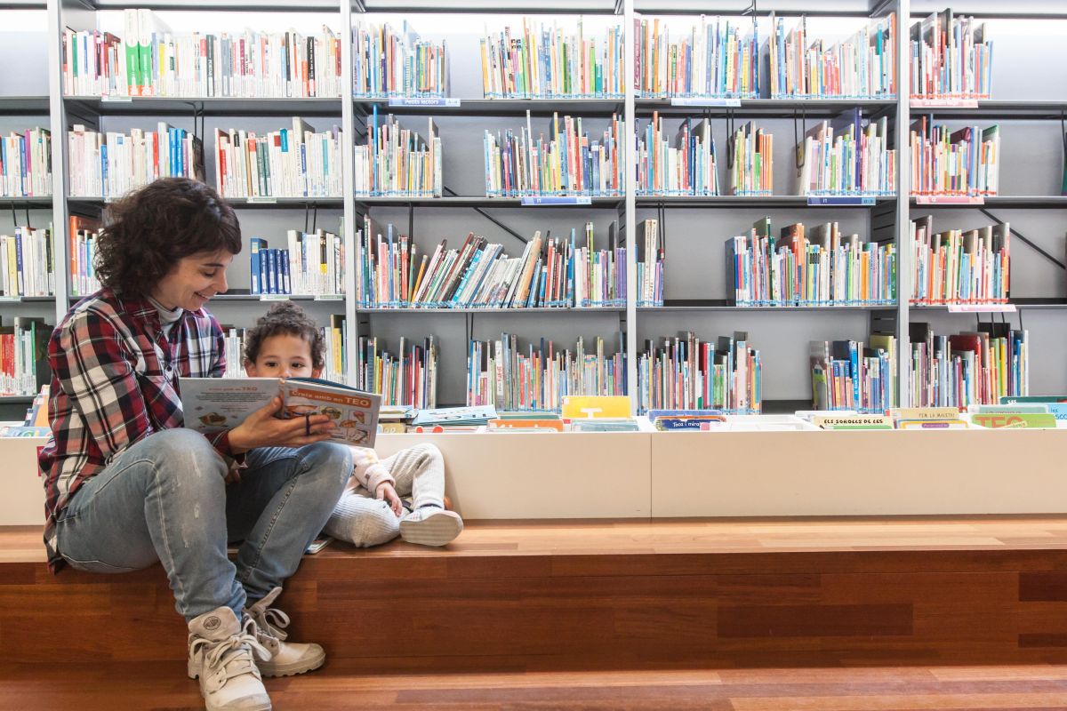 Biblioteca Joan Vinyoli zona infantil | © David Rueda Biblioteca Joan Vinyoli zona infantil | © David Rueda